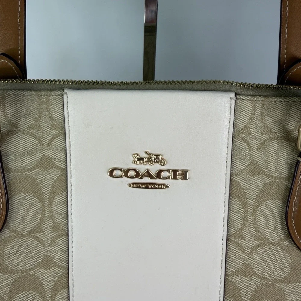 AUTHENTIC Coach Gallery Tote Signature Lt Khaki Chalk Saddle Top Zip Shoulder